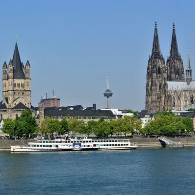 Klassenfahrt Köln - Rhein mit Kölner Dom