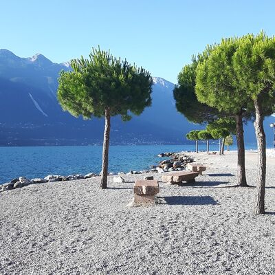 Gardasee, Strand in Limone